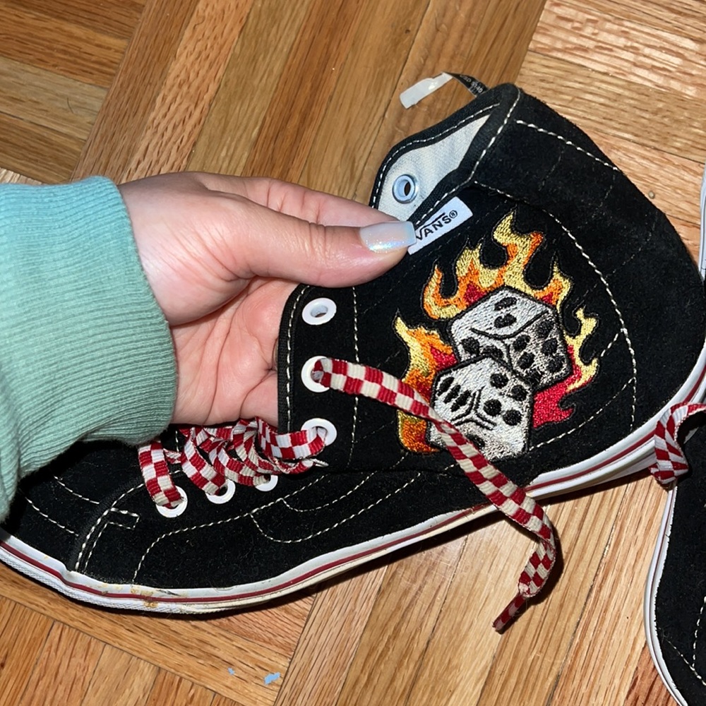 2 pairs of Vans